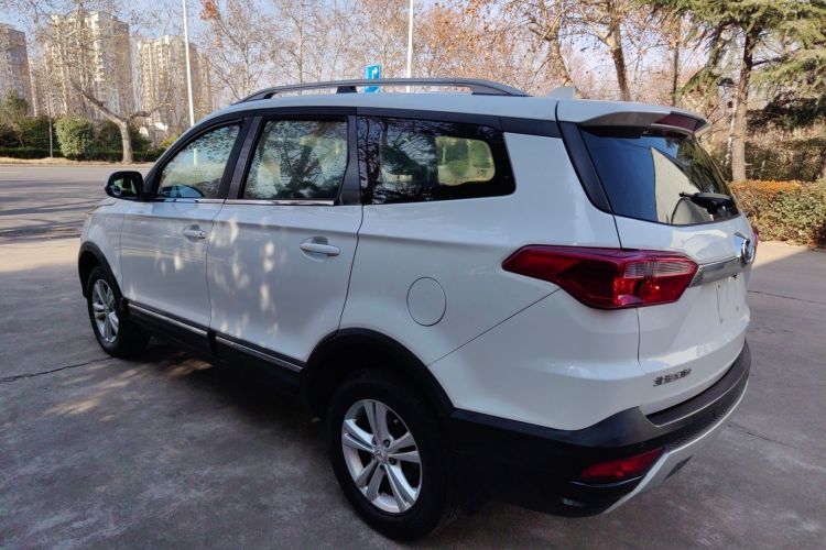 北汽幻速S3 2016款 S3L 1.5L 手动尊享型车身外观6007