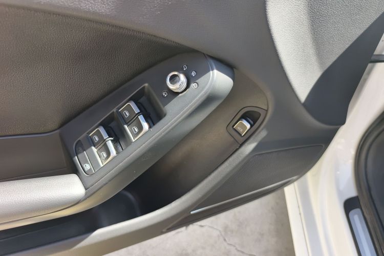 奥迪A4L 2015款 35 TFSI 自动标准型局部细节9001