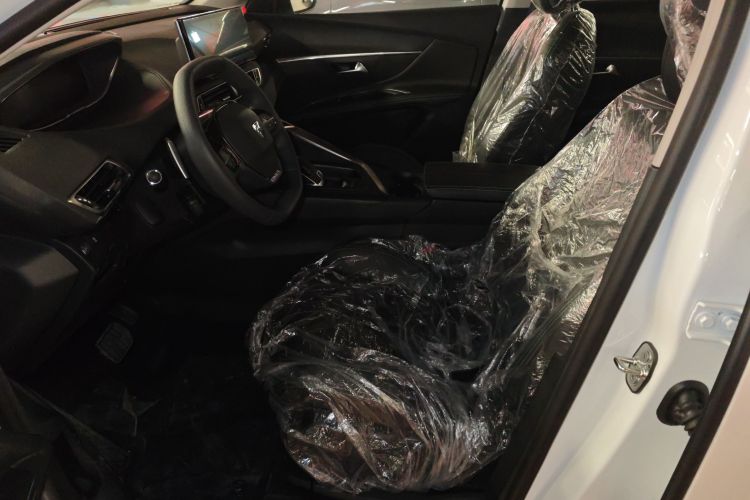 标致4008 2024款 360THP 驾趣版中控内饰7002