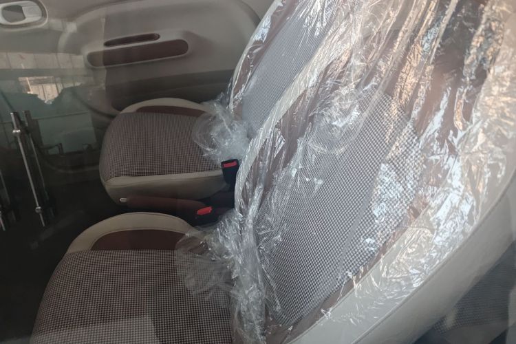 奔腾小马 2025款 222km 灵动马中控内饰7001