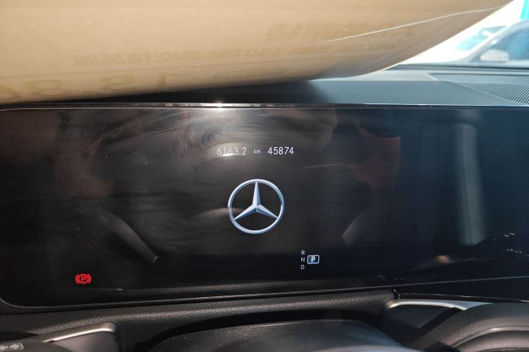 奔驰GLB 2023款 GLB 200 动感型中控内饰15