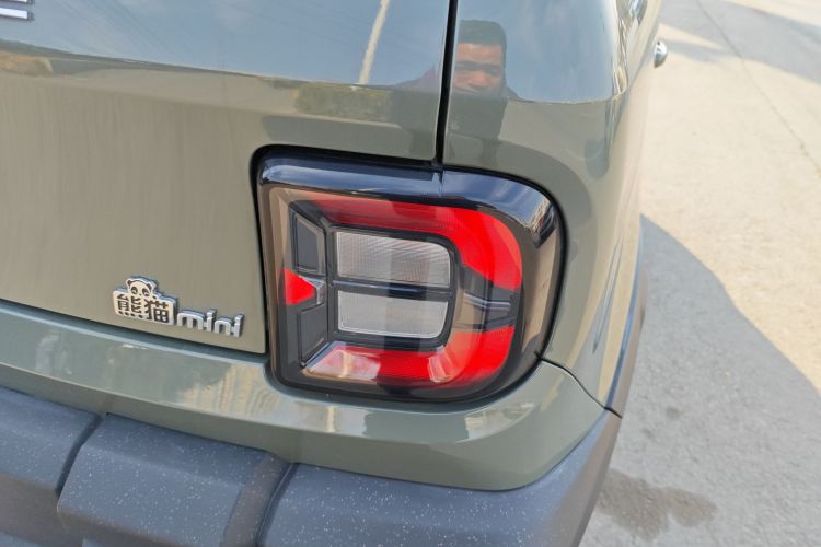 吉利银河 2024款 200km 熊猫骑士车身外观6008