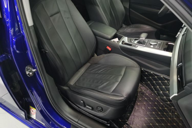 奥迪A4L 2018款 30周年年型 40 TFSI 时尚型局部细节9007