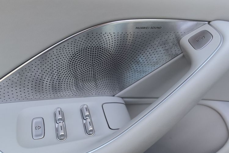 鸿蒙智行 智界S7 2025款 855km Max中控内饰7004