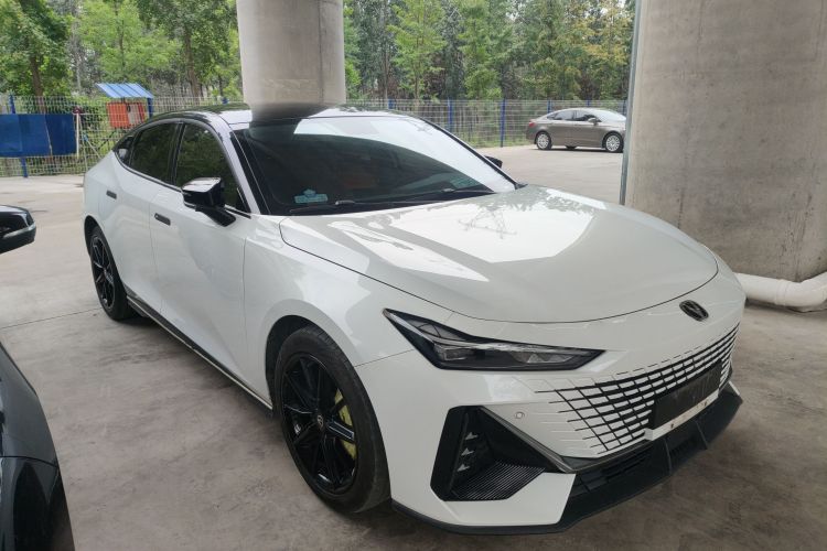 长安UNI-V 2022款 1.5T 尊贵型车身外观6002