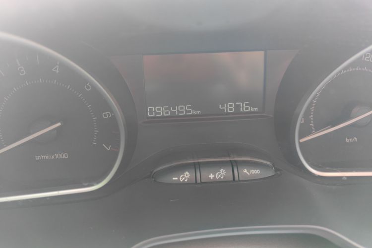 标致2008 2014款 1.6L 自动卓越版中控内饰15