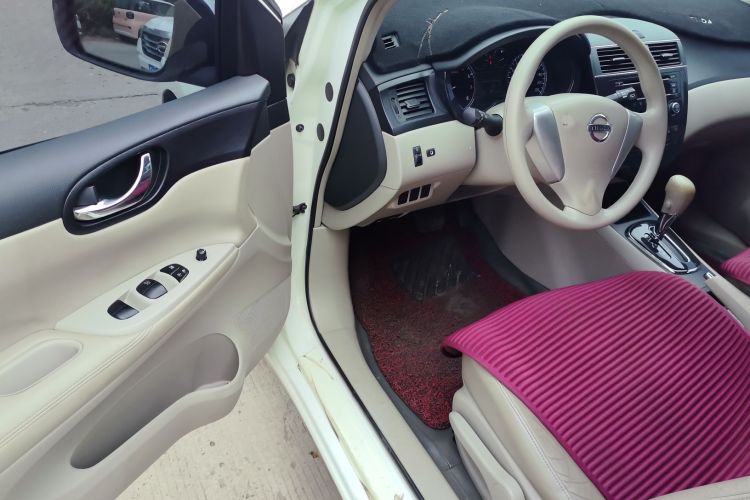 日产 骐达TIIDA 2011款 1.6L CVT智能型中控内饰7002