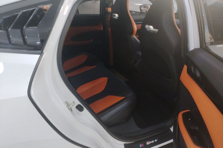 长安UNI-V 2023款 1.5T 运动版中控内饰7006