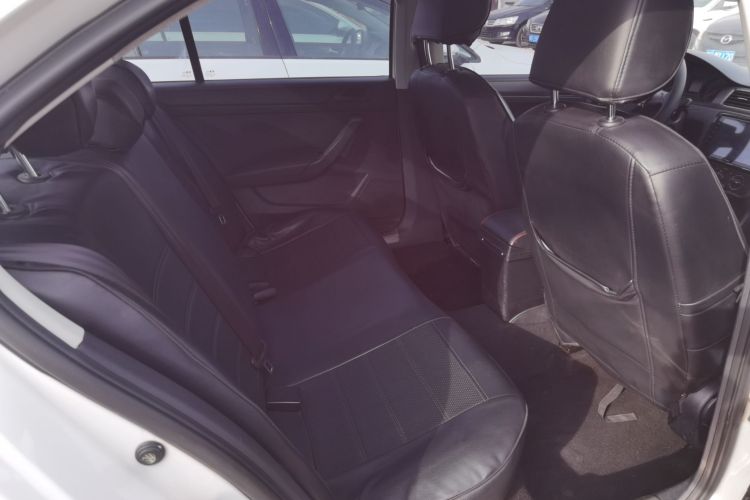 大众 桑塔纳 2016款 1.6L 手动风尚版中控内饰7003