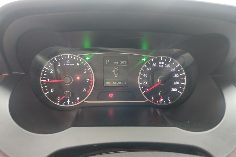 陆风X7 2015款 2.0T 全景尊贵版中控内饰15