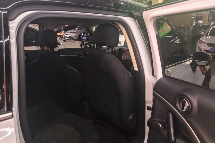 MINI Countryman 2011款 1.6L COOPER Fun局部细节9005