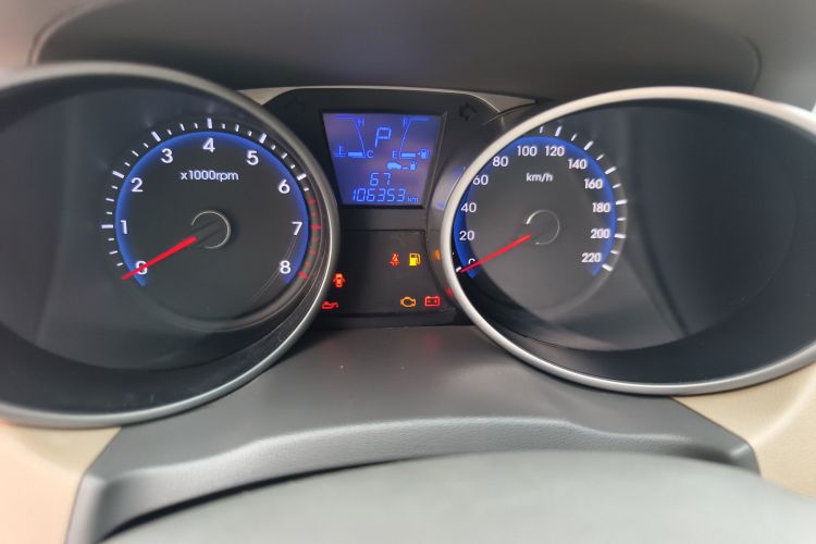 北京现代ix35 2013款 2.0L 自动两驱舒适型GL 国IV中控内饰15