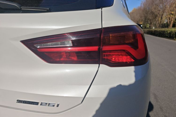 宝马X2 2023款 sDrive25i M运动曜夜版车身外观6005