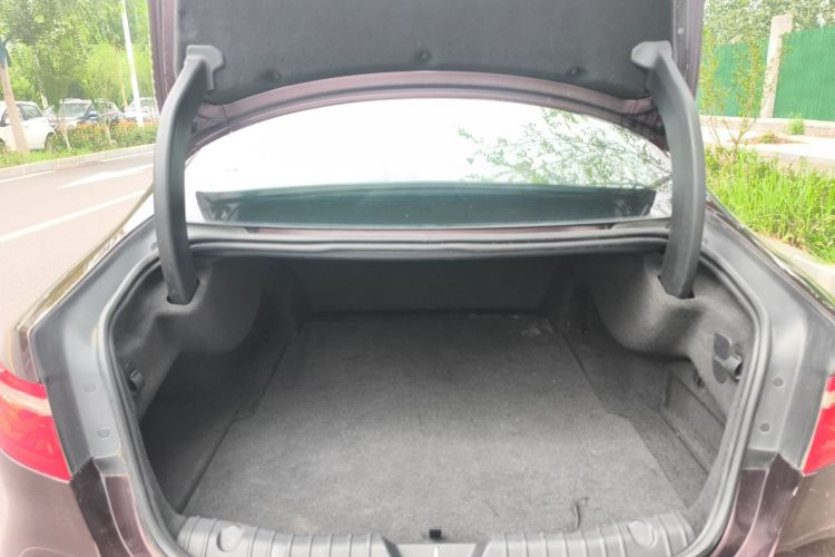 捷豹XFL 2017款 XFL 2.0T 200PS 风华版局部细节23