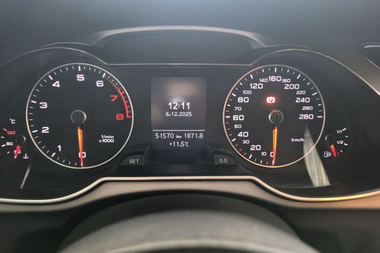 奥迪A4L 2016款 35 TFSI 典藏版 自动标准型中控内饰15