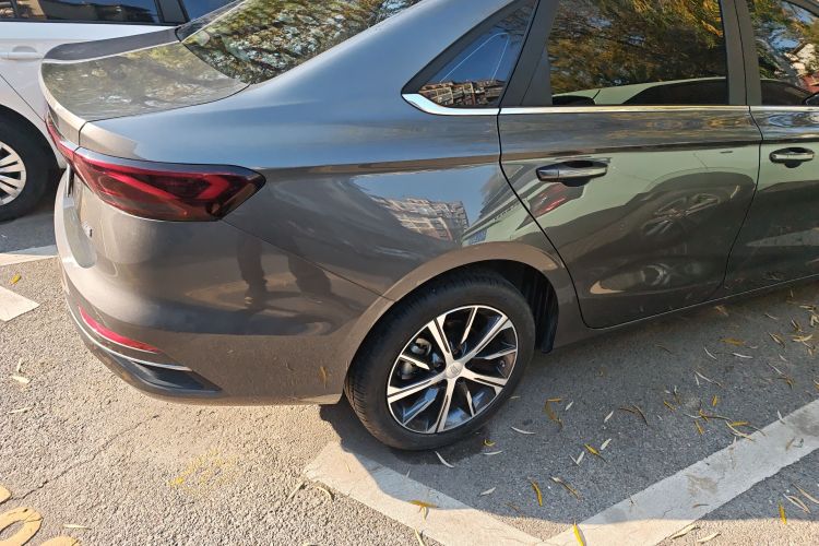 吉利汽车 帝豪 2023款 第4代冠军版 1.5L CVT尊贵型局部细节9005