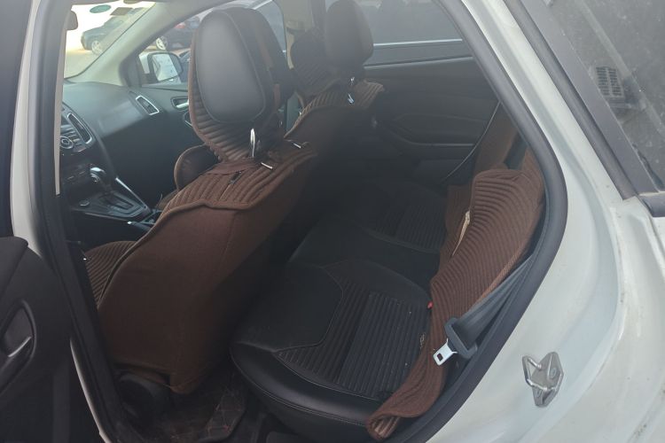 福特 福克斯 2017款 两厢 1.6L 自动风尚型智行版中控内饰7001