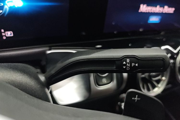 奔驰GLB 2021款 GLB 200 动感型局部细节18