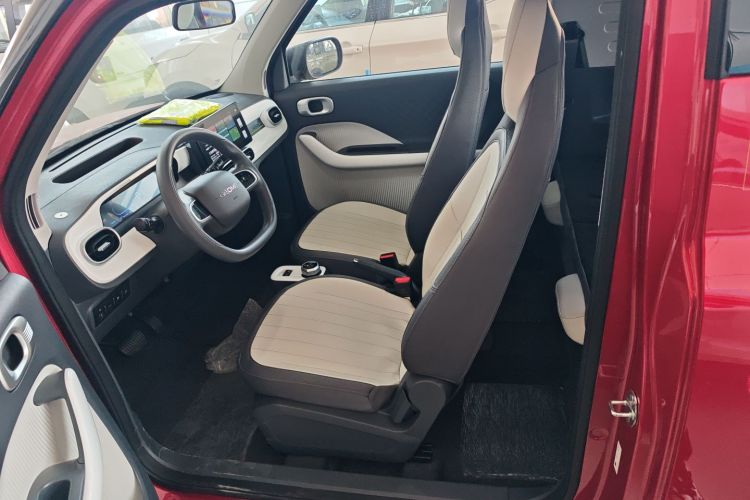 吉利银河 2025款 210km 熊猫卡丁猪猪侠限定版中控内饰7001