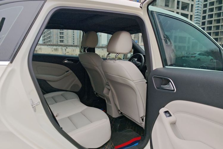 奔驰B级 2015款 B 200 动感型中控内饰7007