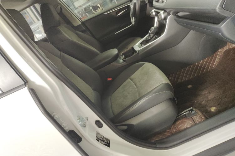 丰田 RAV4荣放 2022款 2.0L CVT四驱风尚Plus版局部细节9004