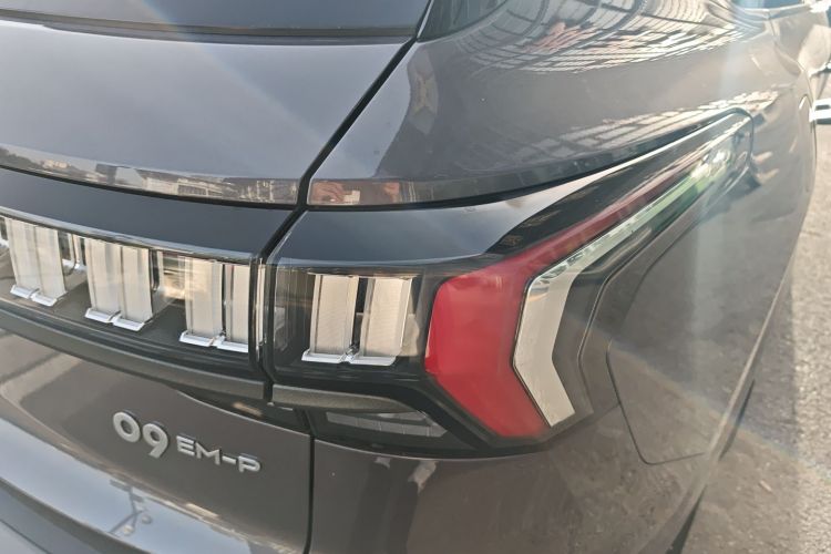 领克09 EM-P 2023款 2.0TD EM-P 远航版PM 六座车身外观6006