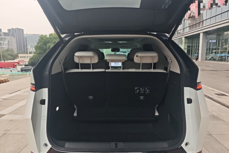 小鹏X9 2025款 650长续航 Max局部细节23