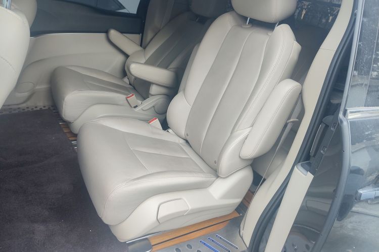 别克GL8 2018款 28T 豪华型 国VI中控内饰7001