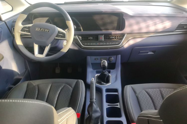 BAW北汽制造 锐胜王牌M7 2025款 1.6L 手动标轴舒适型 5座中控内饰7001