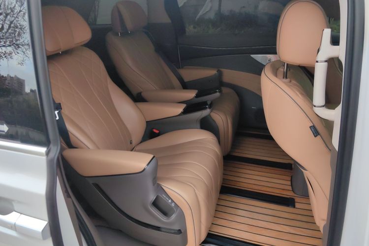 腾势D9 2022款 DM-i 1040 尊贵型中控内饰7003