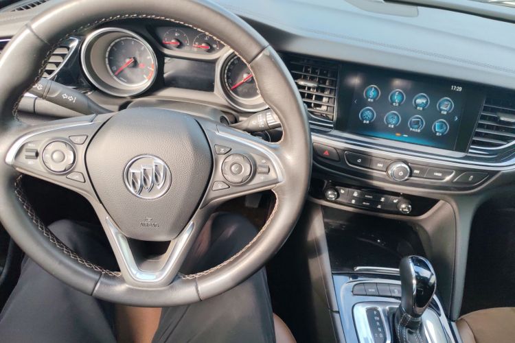 别克 君威 2019款 20T 豪华型 国VI中控内饰7003