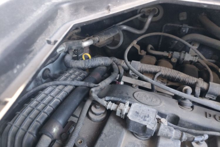 比亚迪S6 2014款 2.0L 手动豪华型 5座局部细节9008