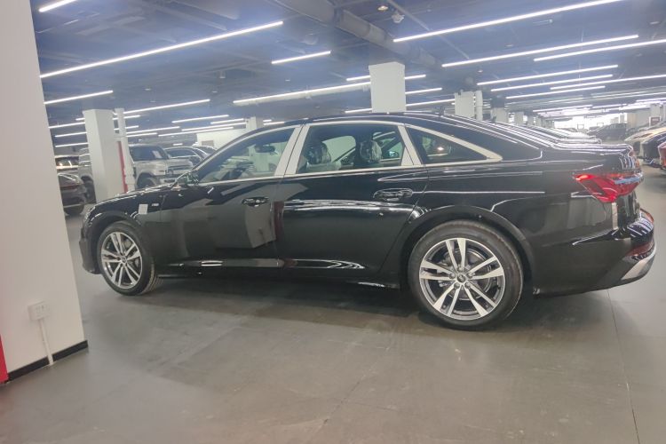 奥迪A6L 2026款 45 TFSI 臻选动感型车身外观6005