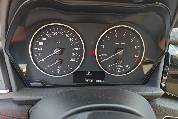 宝马2系多功能旅行车 2015款 218i 运动设计套装中控内饰15