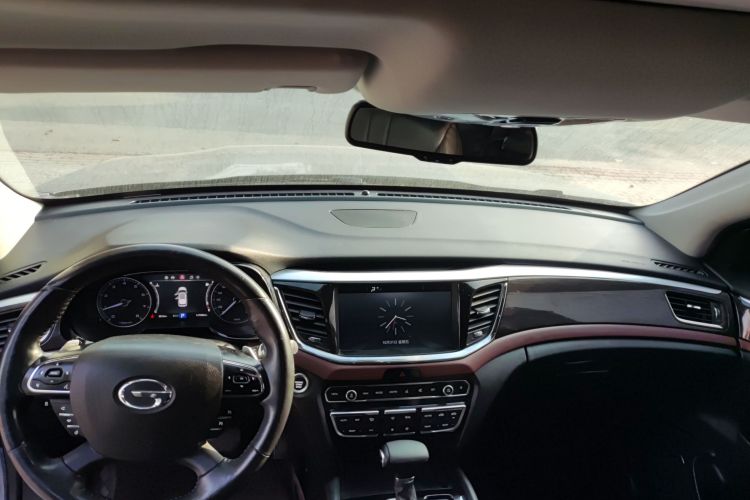 广汽传祺 传祺GS8 2017款 320T 两驱豪华智联版（七座）中控内饰7003