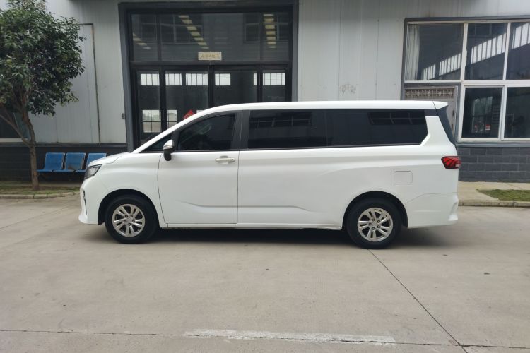 BAW北汽制造 锐胜王牌M7 2023款 1.6L 长轴创享型 9座车身外观6006