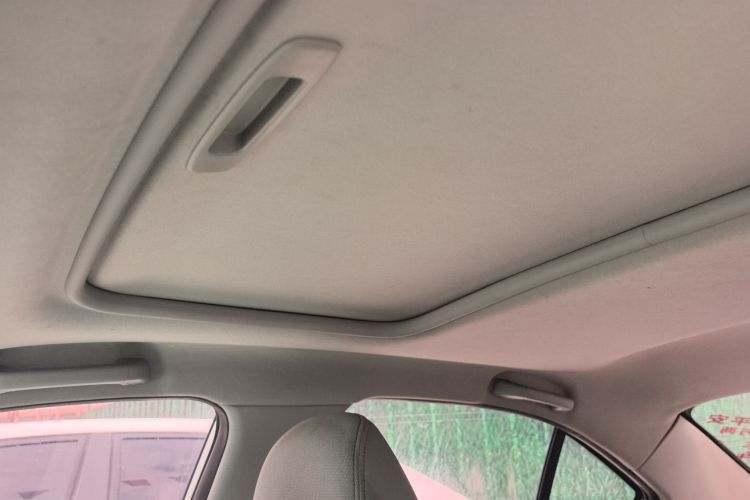 雪佛兰 2015款 赛欧3 1.5L AMT幸福天窗版中控内饰7005