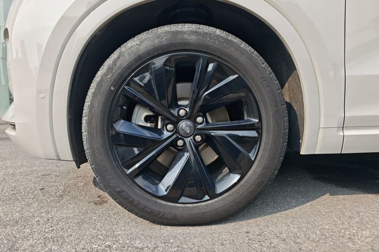 理想汽车 理想ONE 2021款 增程6座版车身外观6008