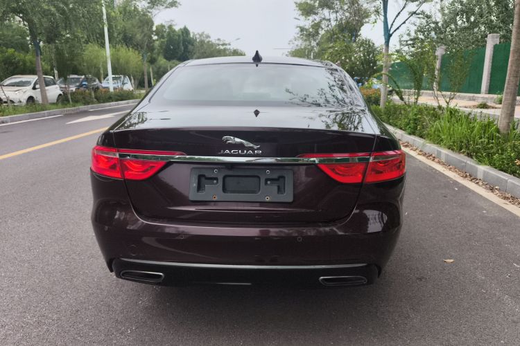 捷豹XFL 2017款 XFL 2.0T 200PS 风华版车身外观6006