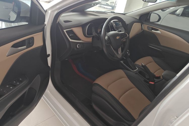 雪佛兰 科鲁泽 2022款 320 自动悦享版中控内饰7002