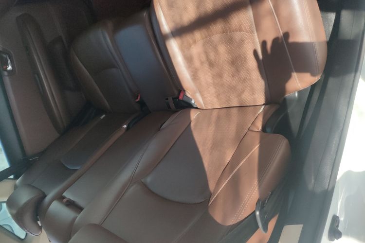 比亚迪S6 2014款 2.0L 手动豪华型 5座中控内饰7011