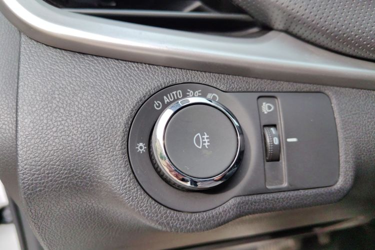 雪佛兰 科鲁泽 2019款 RS 330T 自动畅快版 国VI中控内饰7004