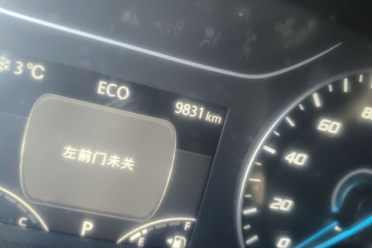 江铃福顺 2025款 2.0T 8AT柴油中轴中高顶商运型多功能乘用车7座中控内饰15