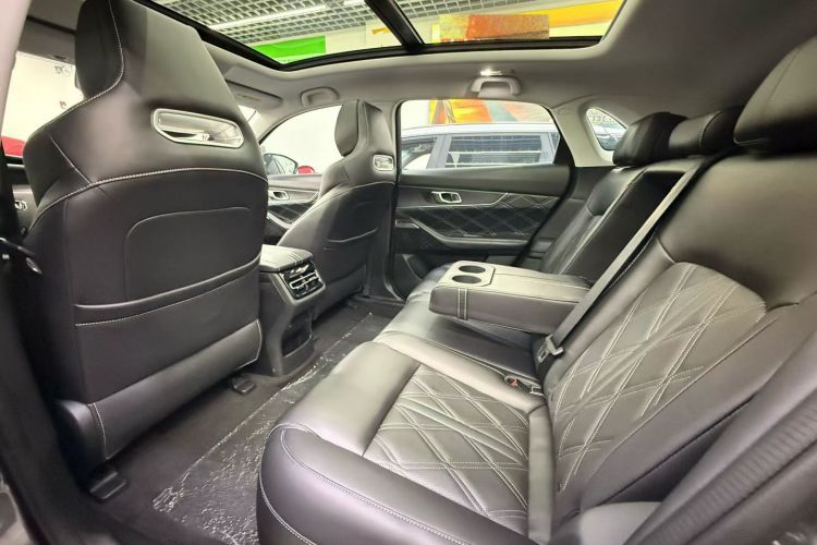 长安UNI-K 2024款 2.0T 两驱全球行版中控内饰7004