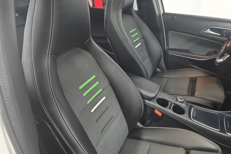 奔驰A级(进口) 2017款 改款 A 200 动感型局部细节19