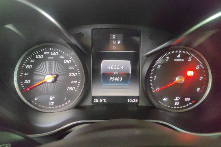 奔驰GLC 2018款 改款 GLC 300 4MATIC 动感型中控内饰15