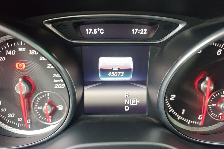 奔驰GLA 2019款 GLA 200 动感型中控内饰15