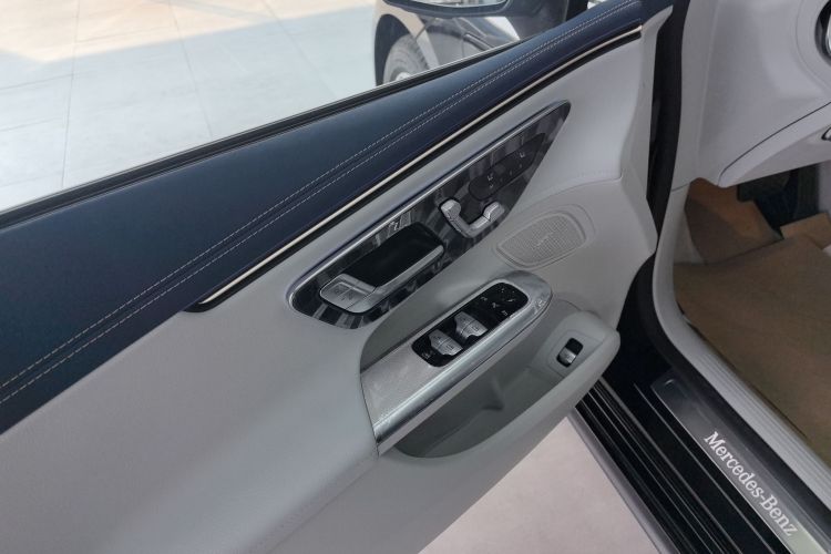 奔驰EQE 2025款 500 4MATIC 豪华版中控内饰7002