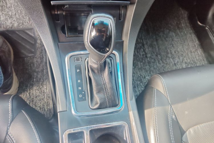 吉利汽车 帝豪 2017款 三厢百万款 1.5L CVT向上版局部细节18