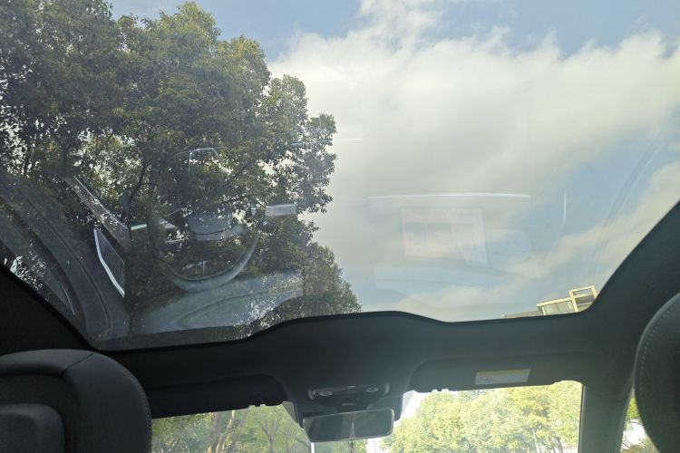 哪吒汽车 哪吒S 2022款 增程版 1160km 后驱中版局部细节22